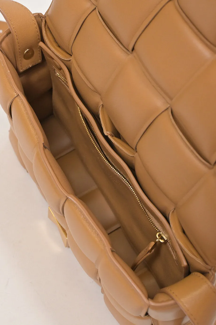 [WB7102] Bottega Veneta | Cross-Body Bag
