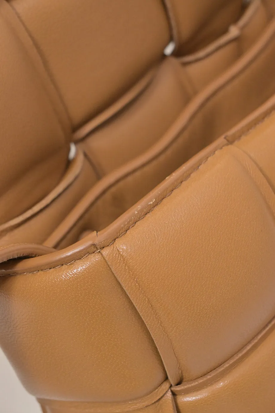 [WB7102] Bottega Veneta | Cross-Body Bag
