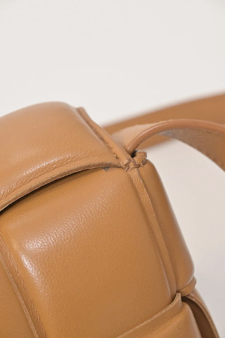 [WB7102] Bottega Veneta | Cross-Body Bag